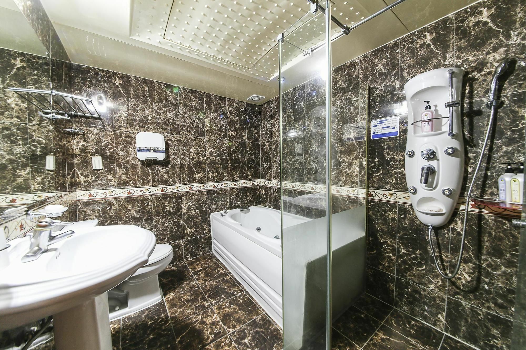 בוסאן Haeundae Aone Hotel מראה חיצוני תמונה